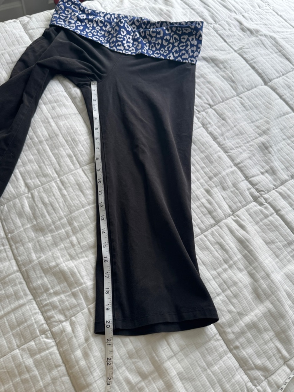 Rare y2k Victoria’s Secret PINK capri yoga pants, leopard print detail, size L - Picture 5 of 7